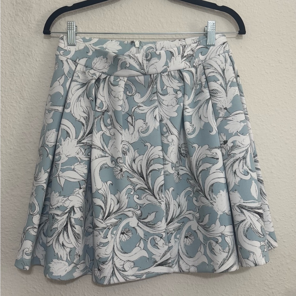 1. State Floral skirt-Size Medium NWT